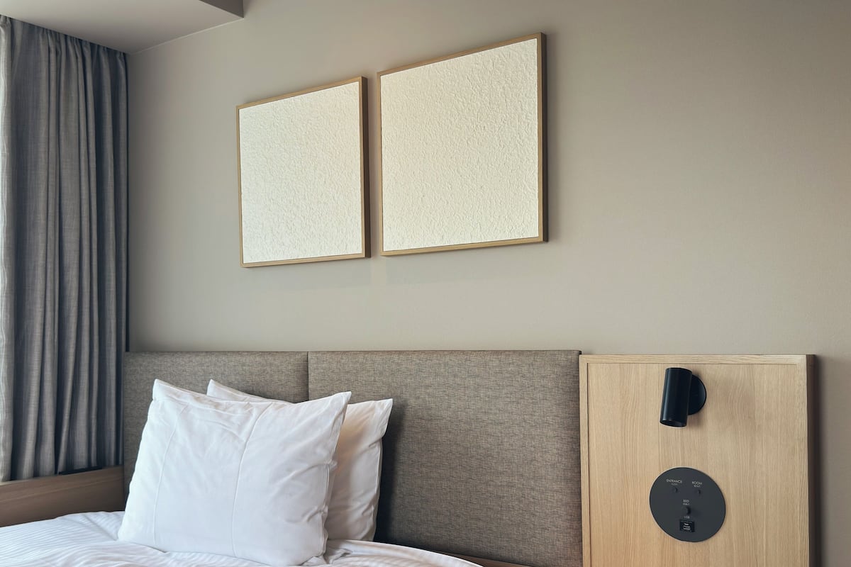 (Non-Smoking) Precious Corner Moderate Single Room (Renovated) | 1 bedroom, desk, blackout drapes, iron/ironing board