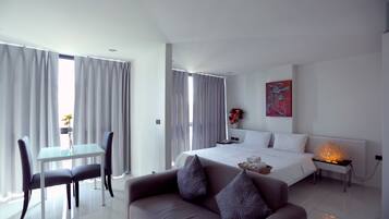 Double Room | Hypo-allergenic bedding, desk, free WiFi, bed sheets