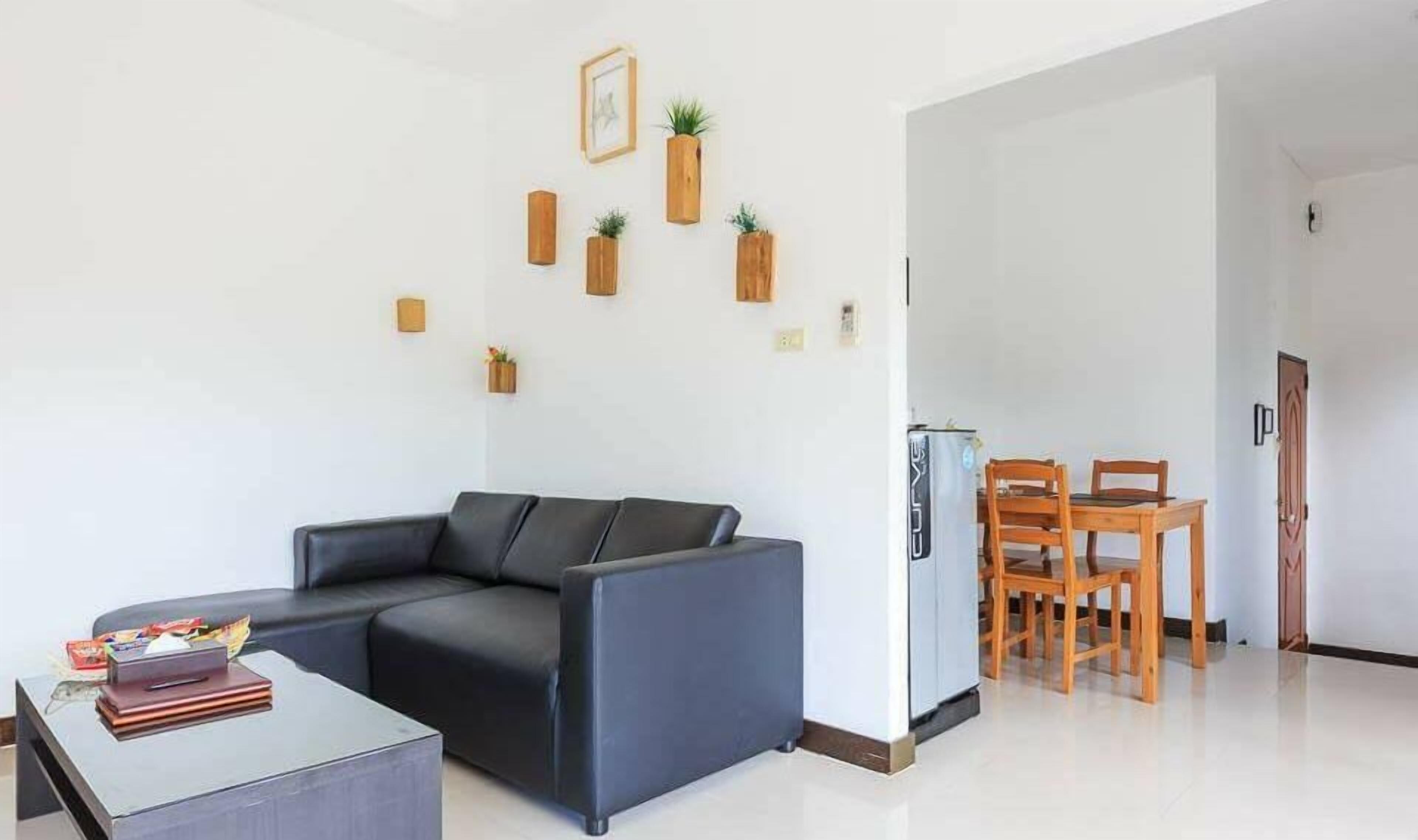 Private Pool Villa | Area keluarga | Televisi LCD 32-inci dengan saluran TV kabel dan TV