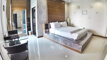 Deluxe Pool Villa | Minibar, coffres-forts dans les chambres, bureau, Wi-Fi gratuit