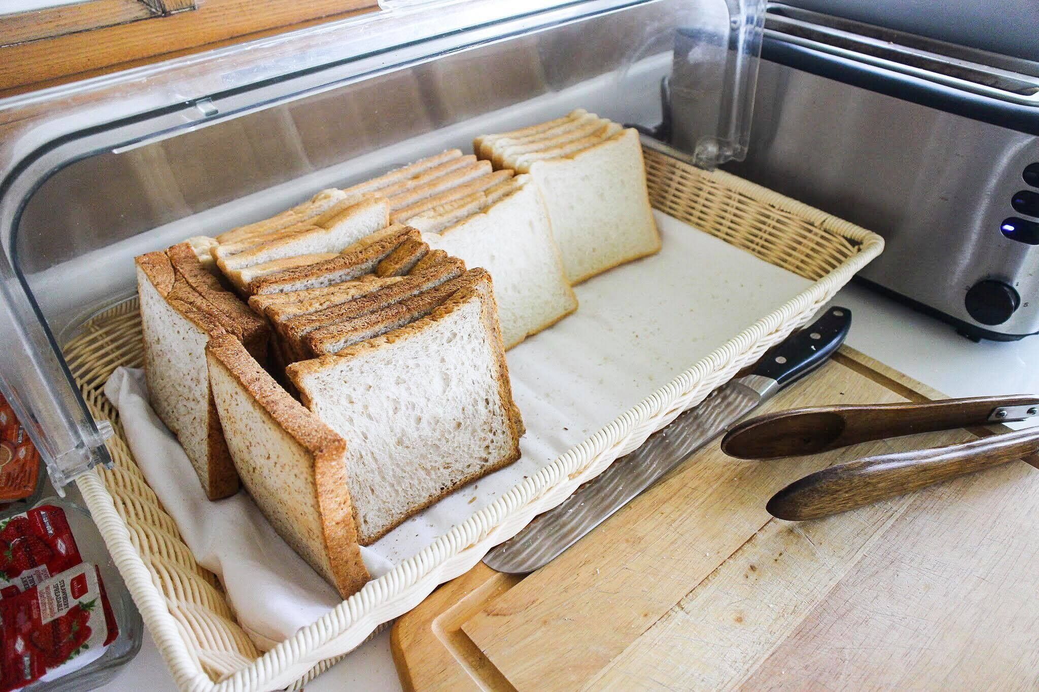 daily buffet breakfast for a fee