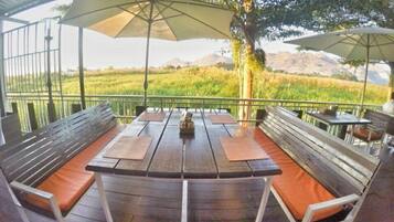 Daily buffet breakfast for a fee