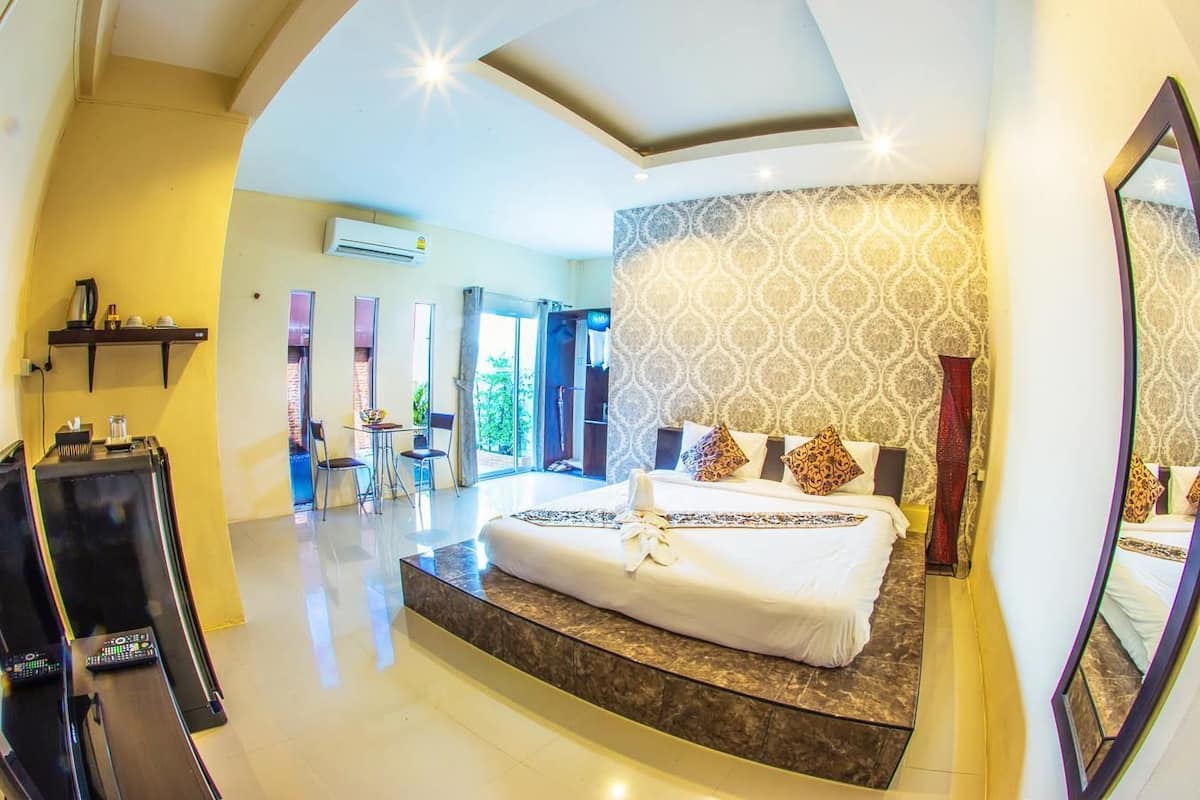 deluxe pool villa | minibar, in-room safe, desk, free wifi