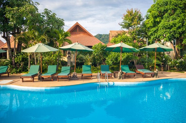 Outdoor pool, pool loungers