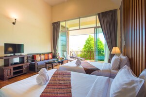 华丽客房 | 高档床上用品、迷你吧、客房内保险箱、遮光窗帘