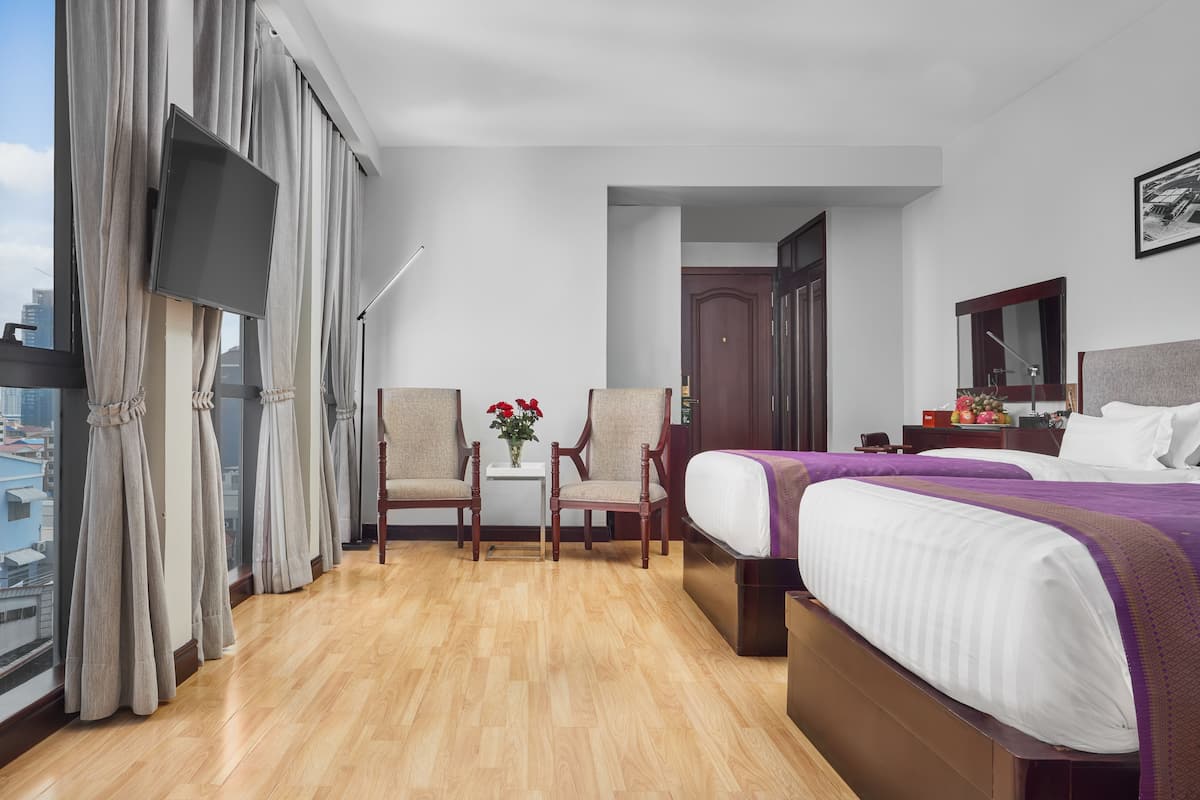 Premium bedding, minibar, in-room safe, desk