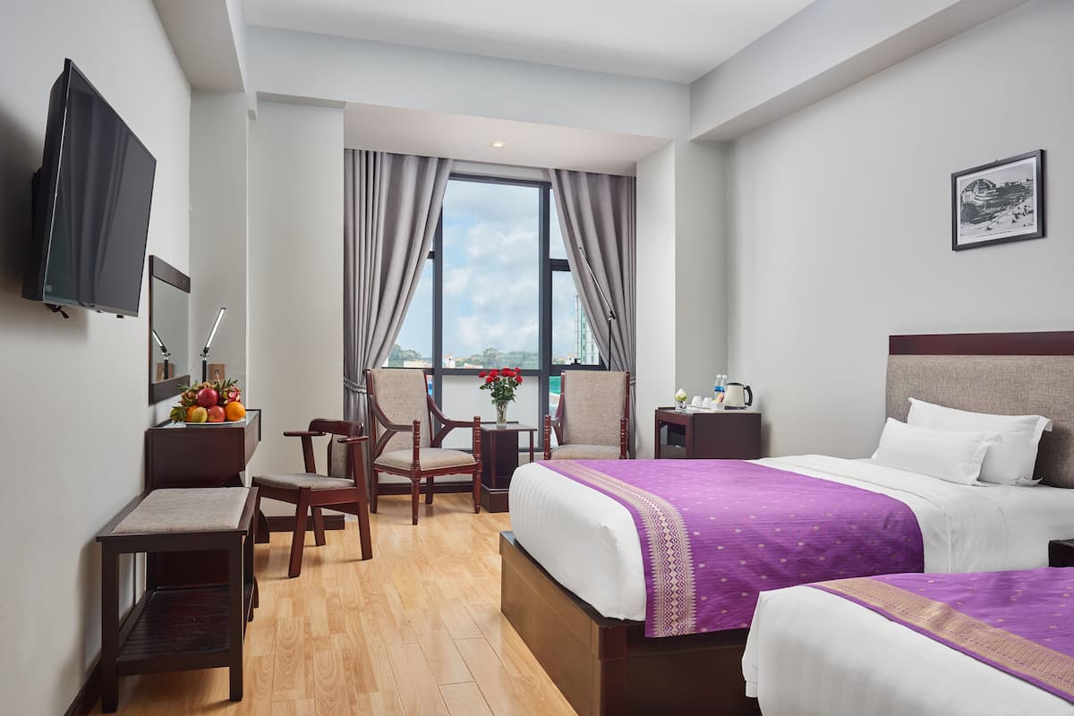 Premium bedding, minibar, in-room safe, desk