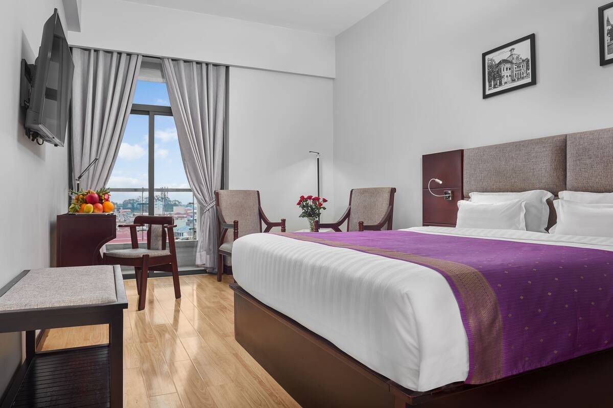 Premium bedding, minibar, in-room safe, desk