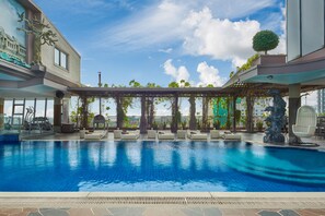 Outdoor pool, open 7:00 AM to 9:00 PM, pool umbrellas, sun loungers - Essence Hotel - Phnom Penh (Phnom Penh)