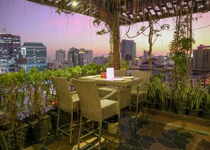 屋外ダイニングエリア