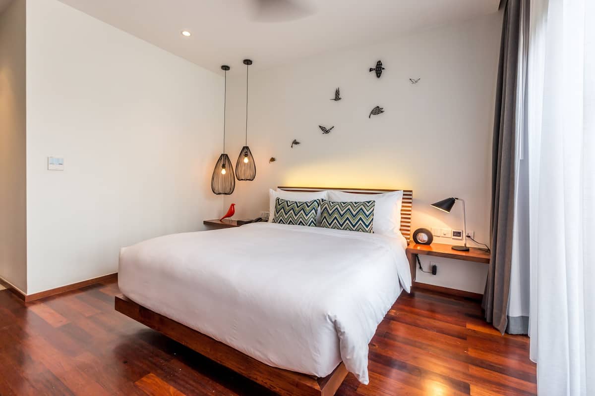 Tailorbird Standard Double Room | Minibar, in-room safe, desk, laptop workspace