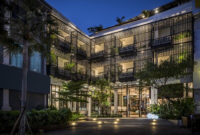 The Aviary Hotel