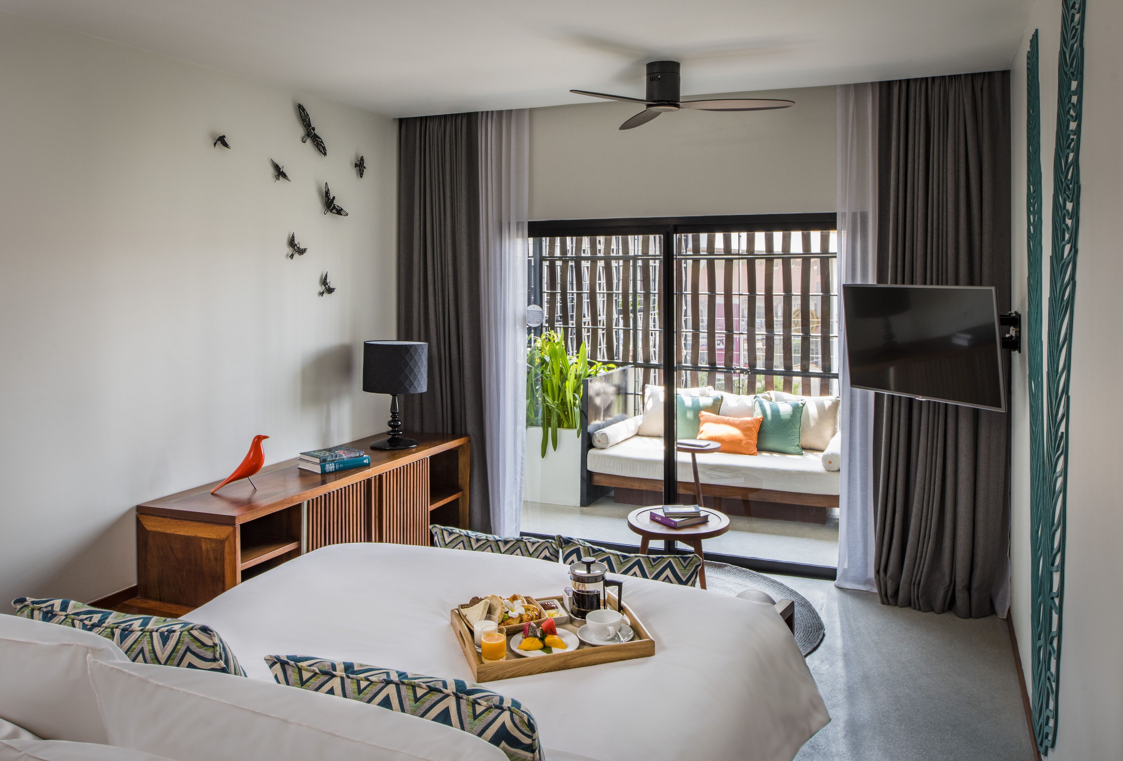 kingfisher deluxe double room | minibar, in-room safe, desk, laptop workspace