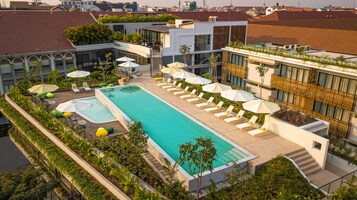 2 piscinas al aire libre, sillones reclinables de piscina
