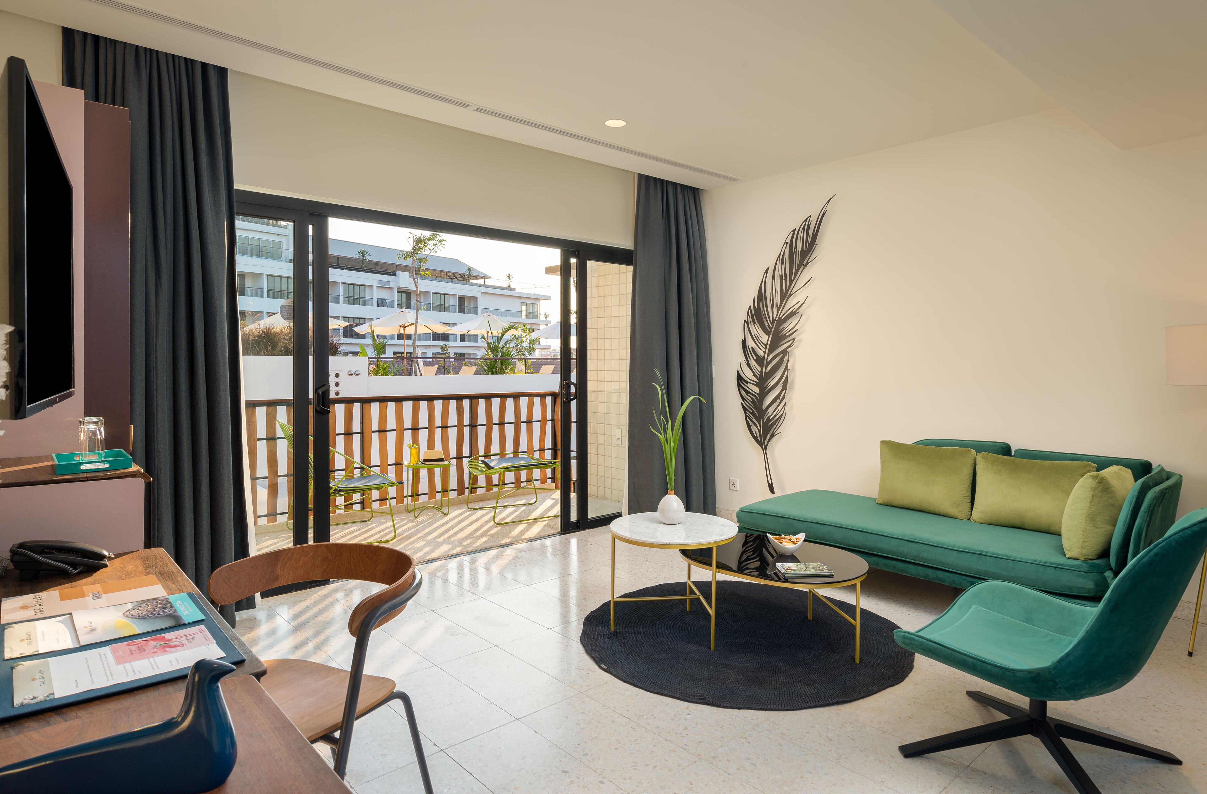 43-inch flat-screen tv with cable channels, tv