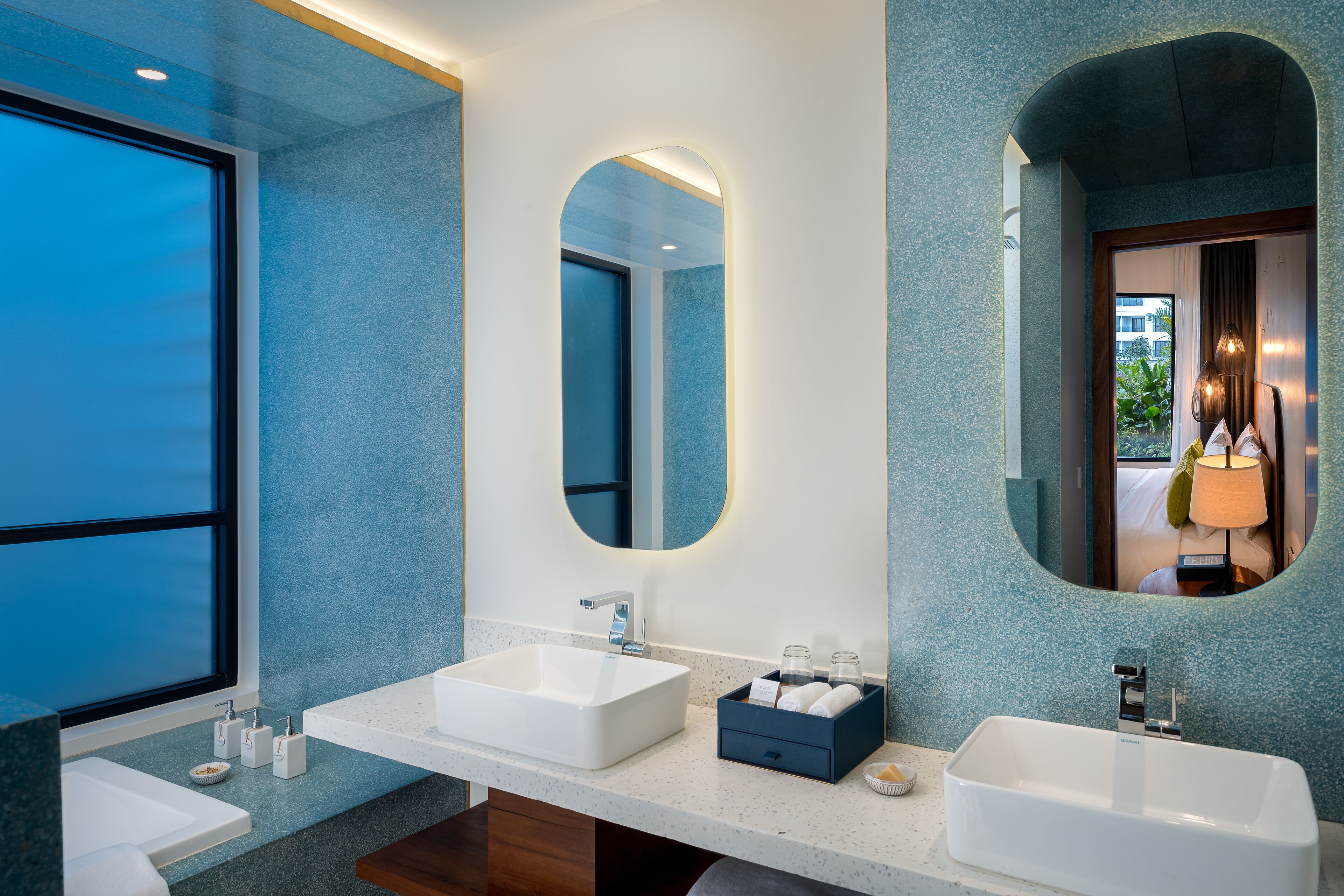 separate bathtub and shower, deep-soaking bathtub, free toiletries