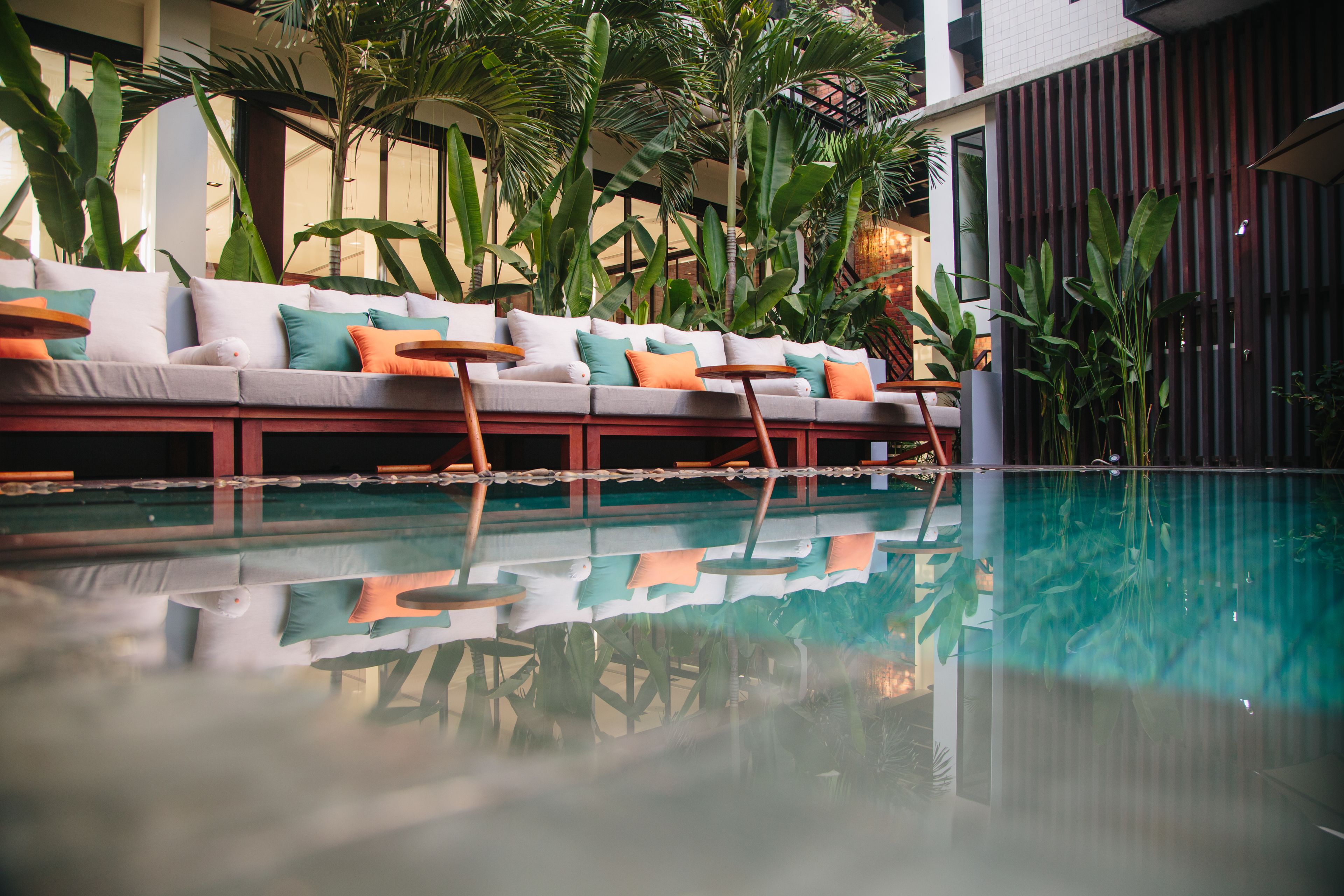 2 outdoor pools, pool loungers