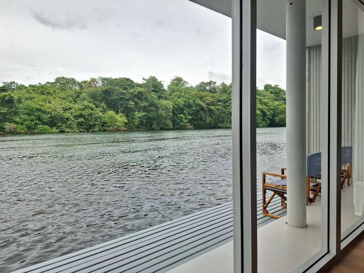 Floating Villa with Breakfast | Terrace/patio