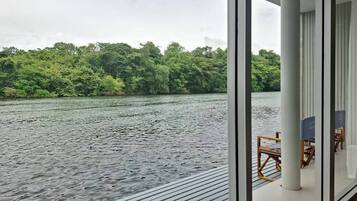 Floating Villa with Breakfast | Terrace/patio