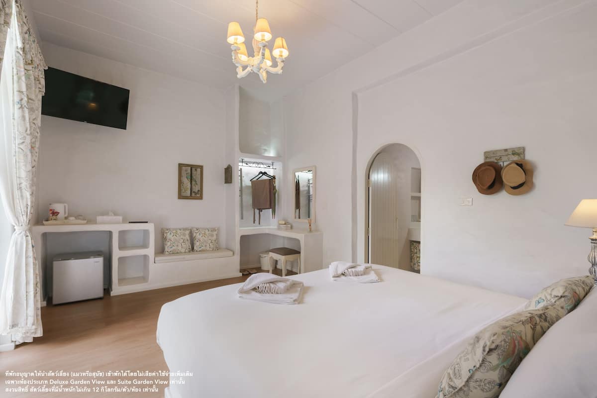 Deluxe Garden View (King Bed)