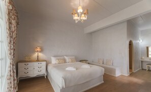 Suite Garden View (King Bed) - Pet friendly | Minibar, desk, blackout curtains, free WiFi - Villa La Flora Kanchanaburi (Kanchanaburi)