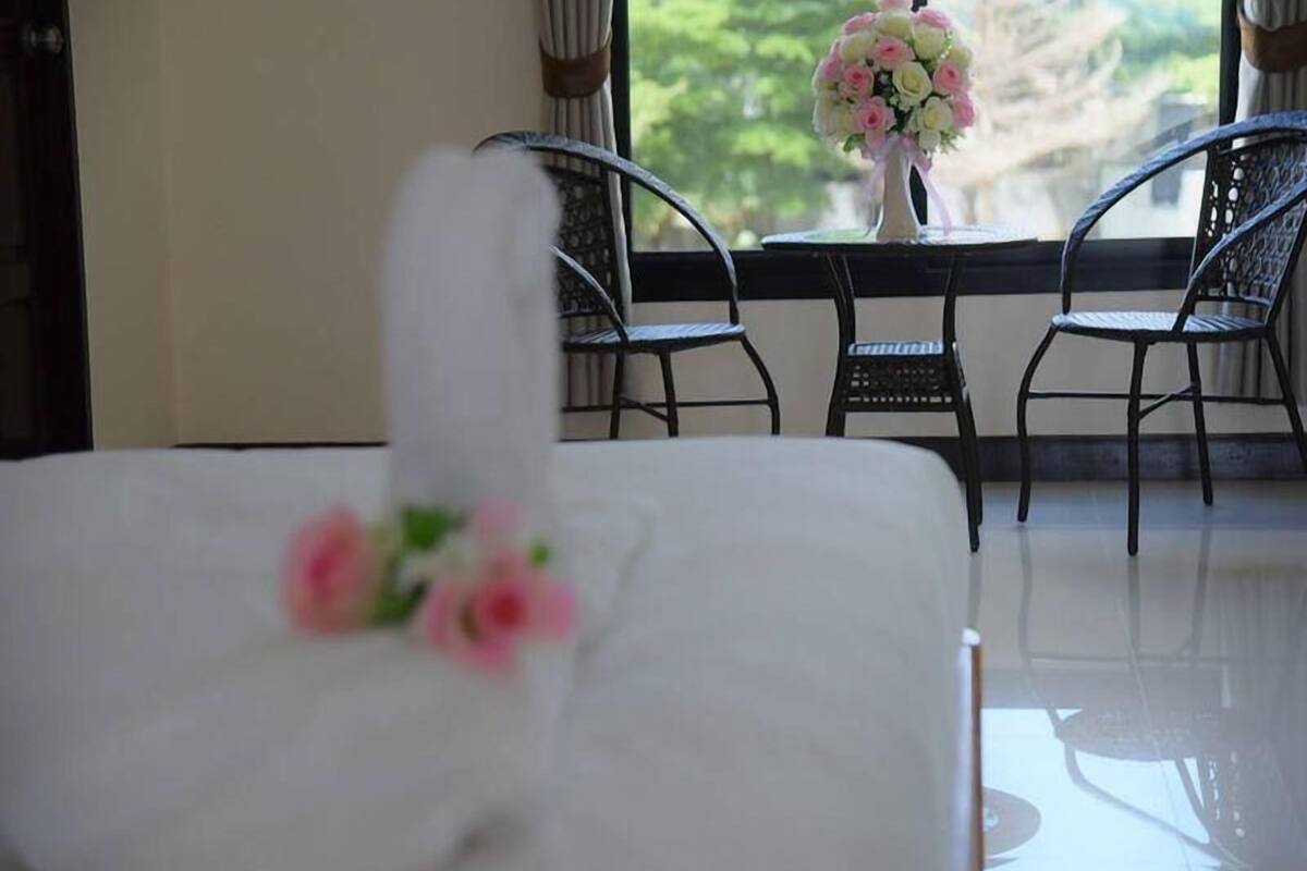 standard double room | desk, rollaway beds, free wifi, bed sheets