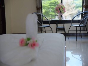 Standard Double Room | Desk, rollaway beds, free WiFi, bed sheets - BH Place Apartment (Kanchanaburi)