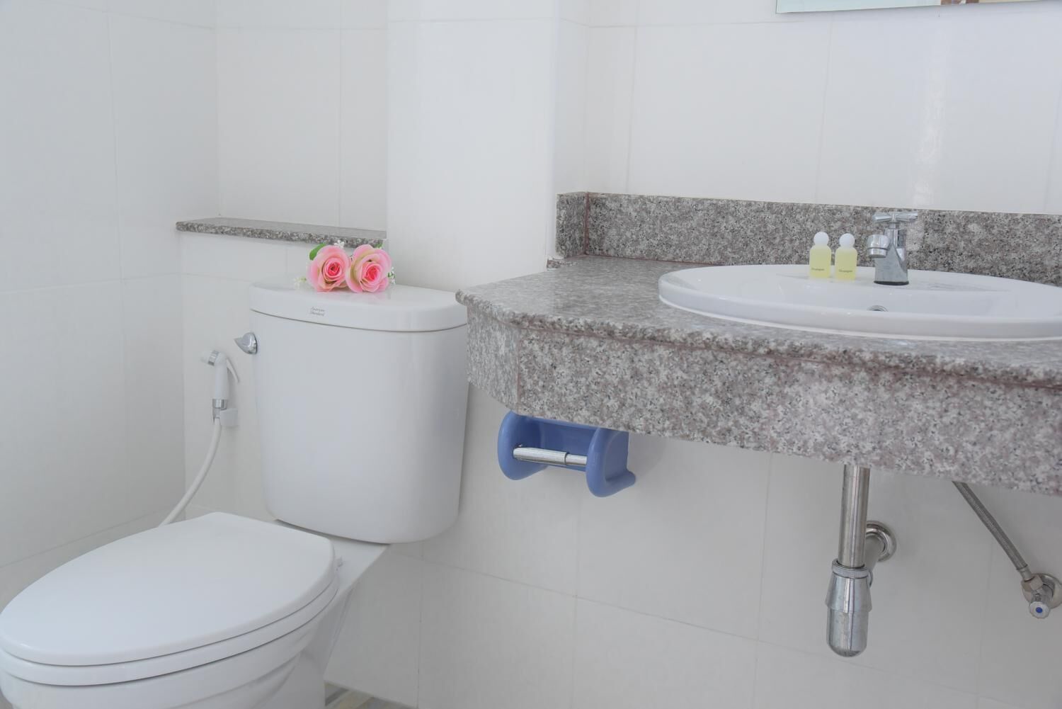 shower, free toiletries, towels