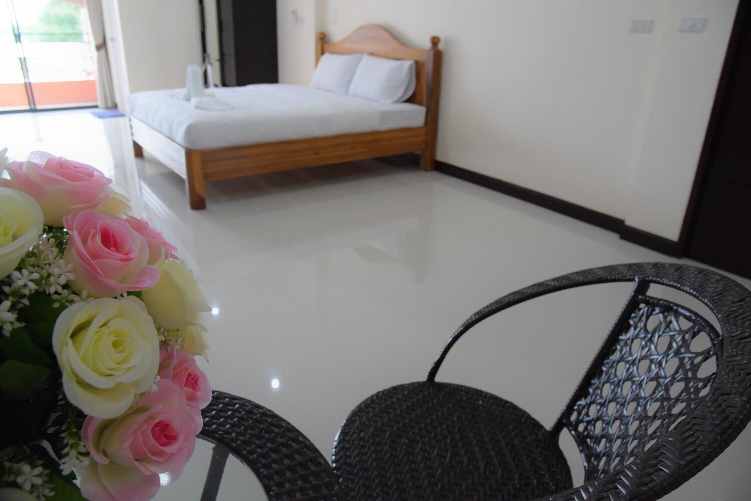 desk, rollaway beds, free wifi, bed sheets