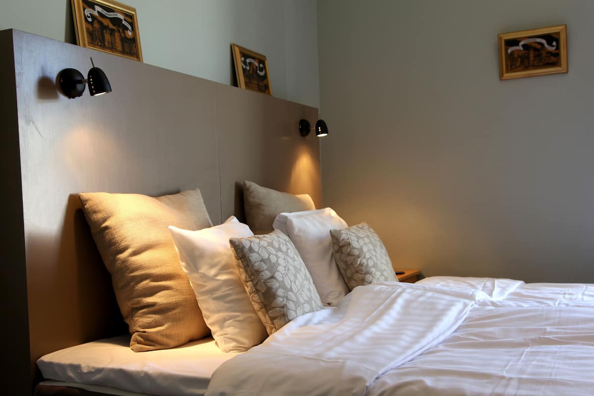 Double or Twin Room, Shared Bathroom