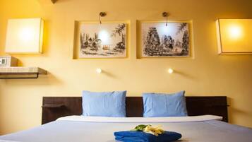 Small Extra King | Desk, free rollaway beds, free WiFi