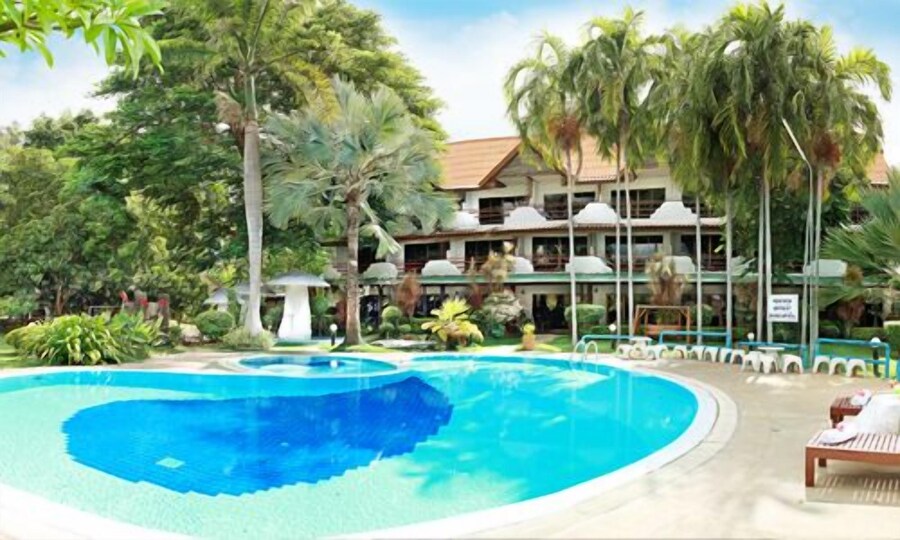 DuenShine Resort pool