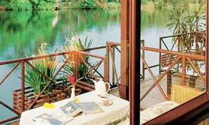 Se sirven desayunos, comidas, cenas y cocina tailandesa