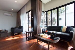 Family Double or Twin Room, 2 Bedrooms, Ocean View, Oceanfront | Living area | LED TV - Simple Life Cliff View Resort (Koh Tao)