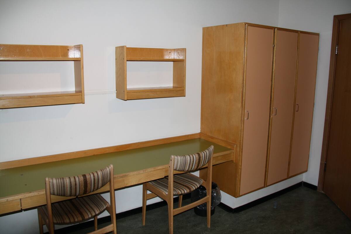 Basic Twin Room | Desk, free cots/infant beds, rollaway beds
