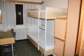Basic Twin Room | Desk, free cots/infant beds, rollaway beds