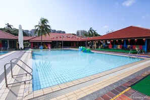 2 piscine all'aperto