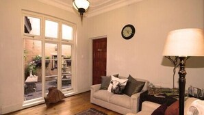 Living room - Uxolo Guesthouse (Johannesburg)