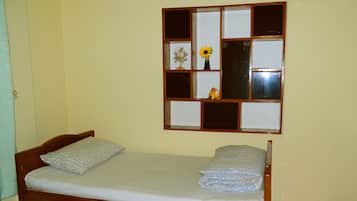 Minibar, escritorio, cortinas blackout y camas plegables/adicionales