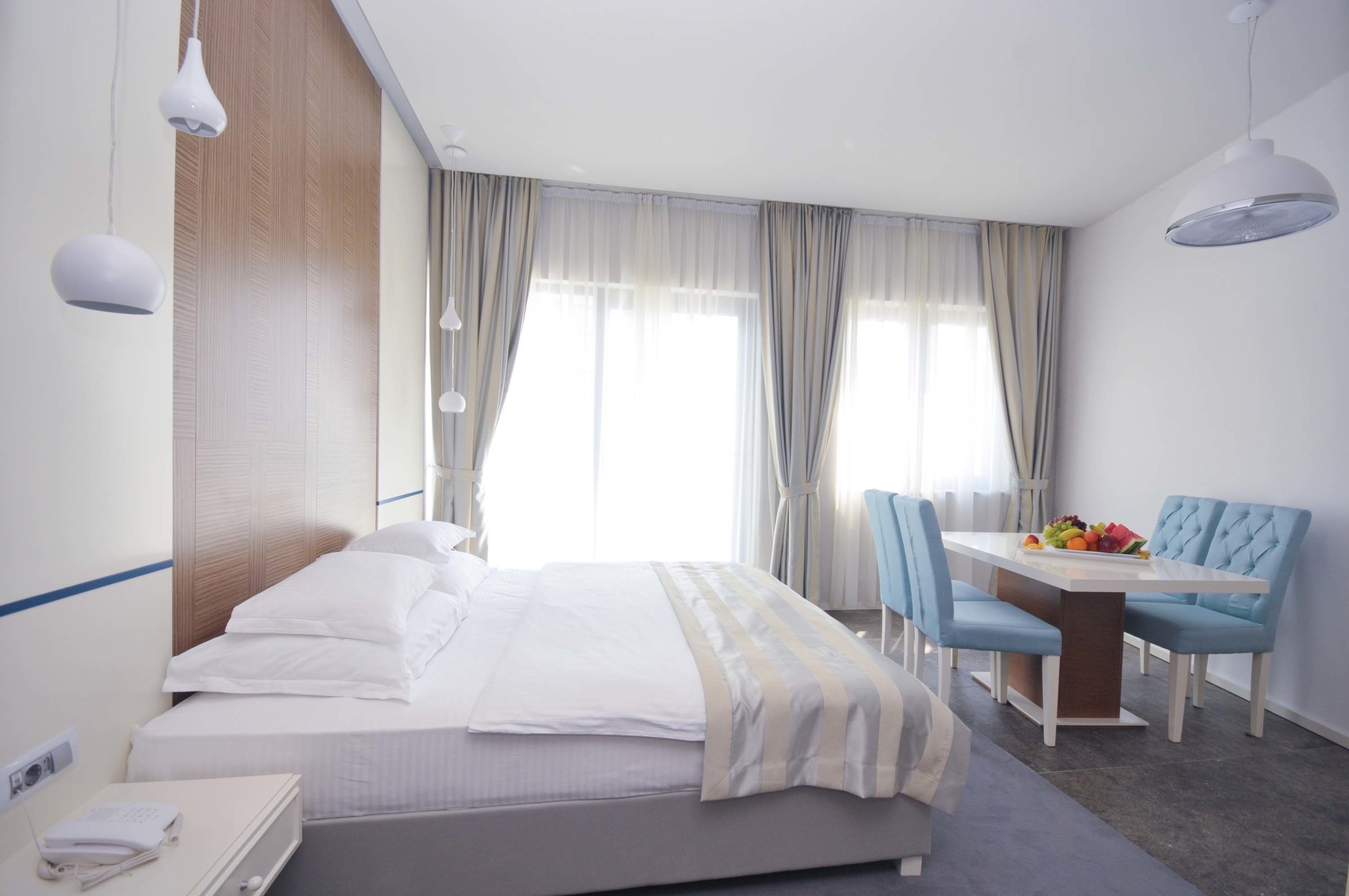 family room, balcony, sea view | minibar, in-room safe, desk, soundproofing