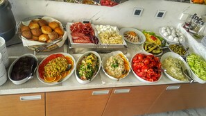 Tägliches kontinentales Frühstück gegen Gebühr