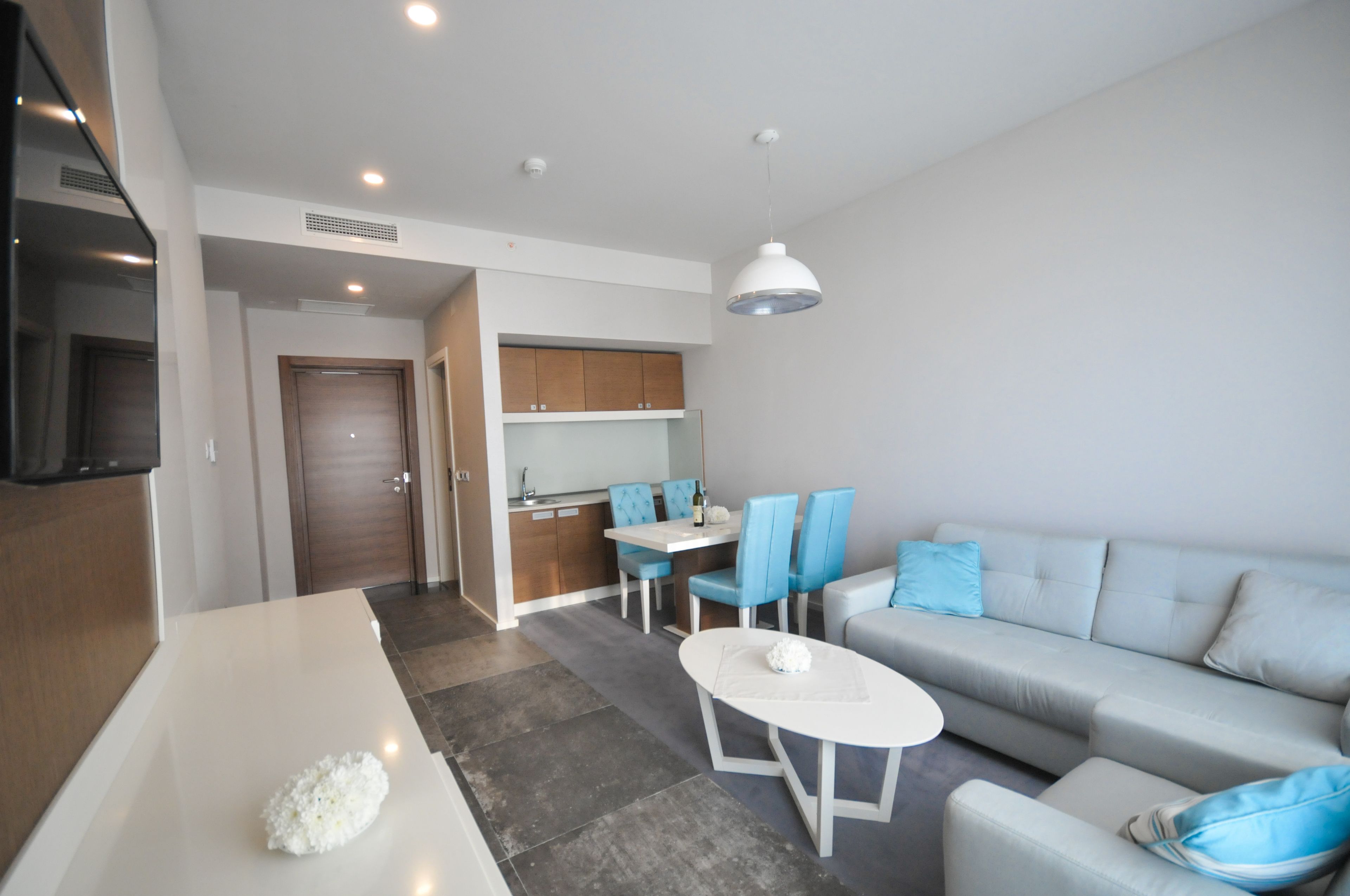 suite, balcony, sea view | minibar, in-room safe, desk, soundproofing