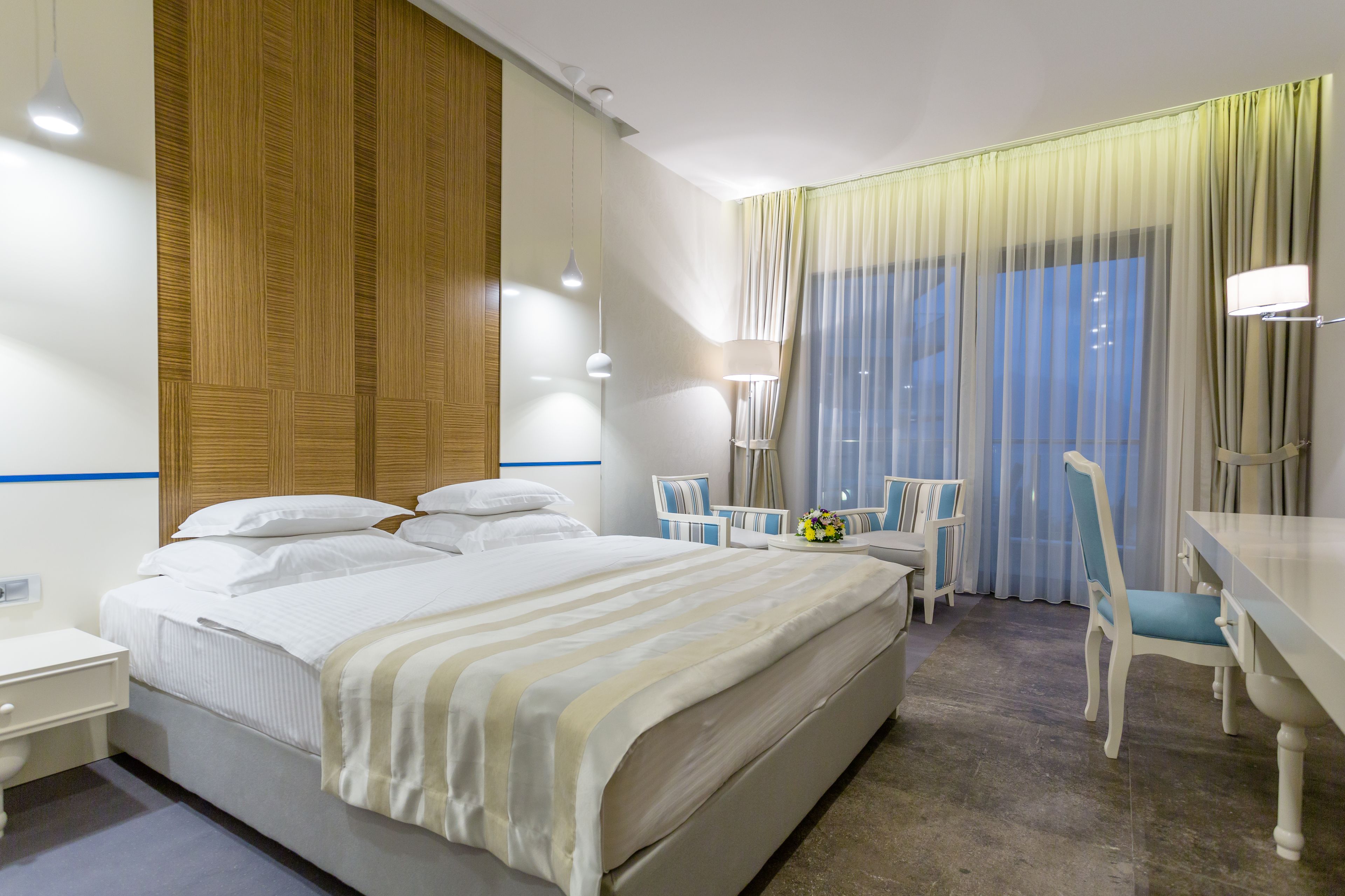 double or twin room, balcony | minibar, in-room safe, desk, soundproofing