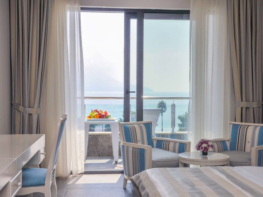 Minibar, in-room safe, desk, soundproofing