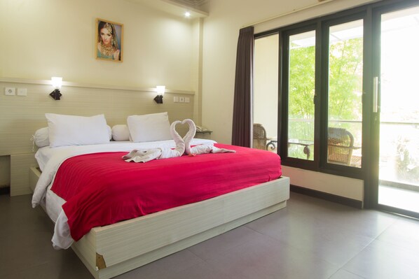Deluxe Double Room | In-room safe, desk, free WiFi, bed sheets