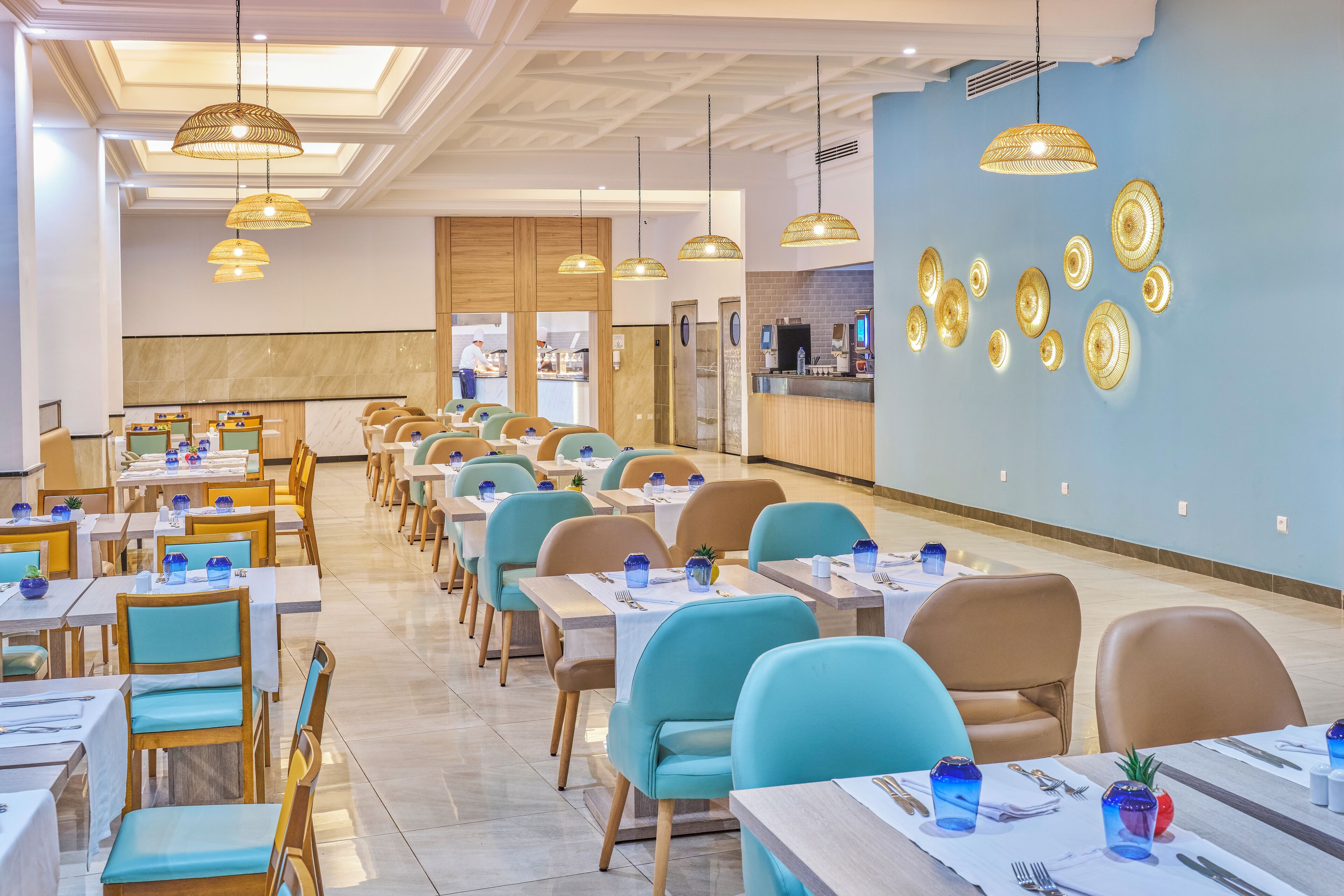 4 restaurants, international cuisine