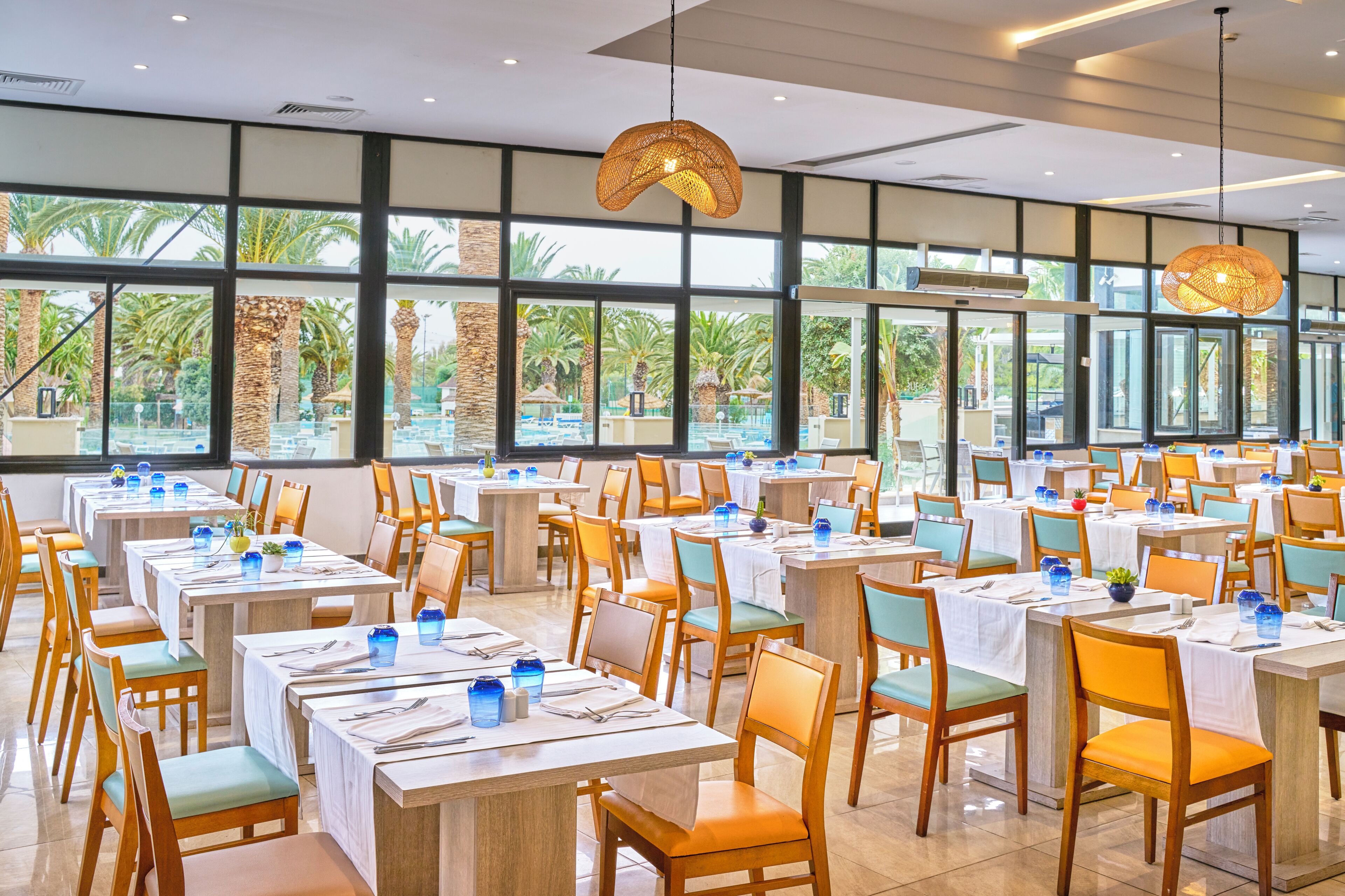 4 restaurants, international cuisine