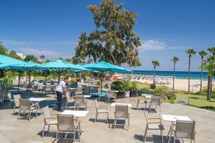 4 bars/lounges, poolside bar, beach bar
