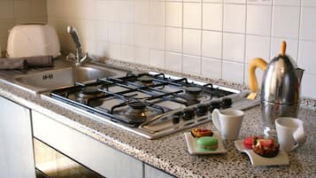 Apartment, 1 Bedroom | Private kitchen | Full-size fridge, oven, stovetop, coffee/tea maker