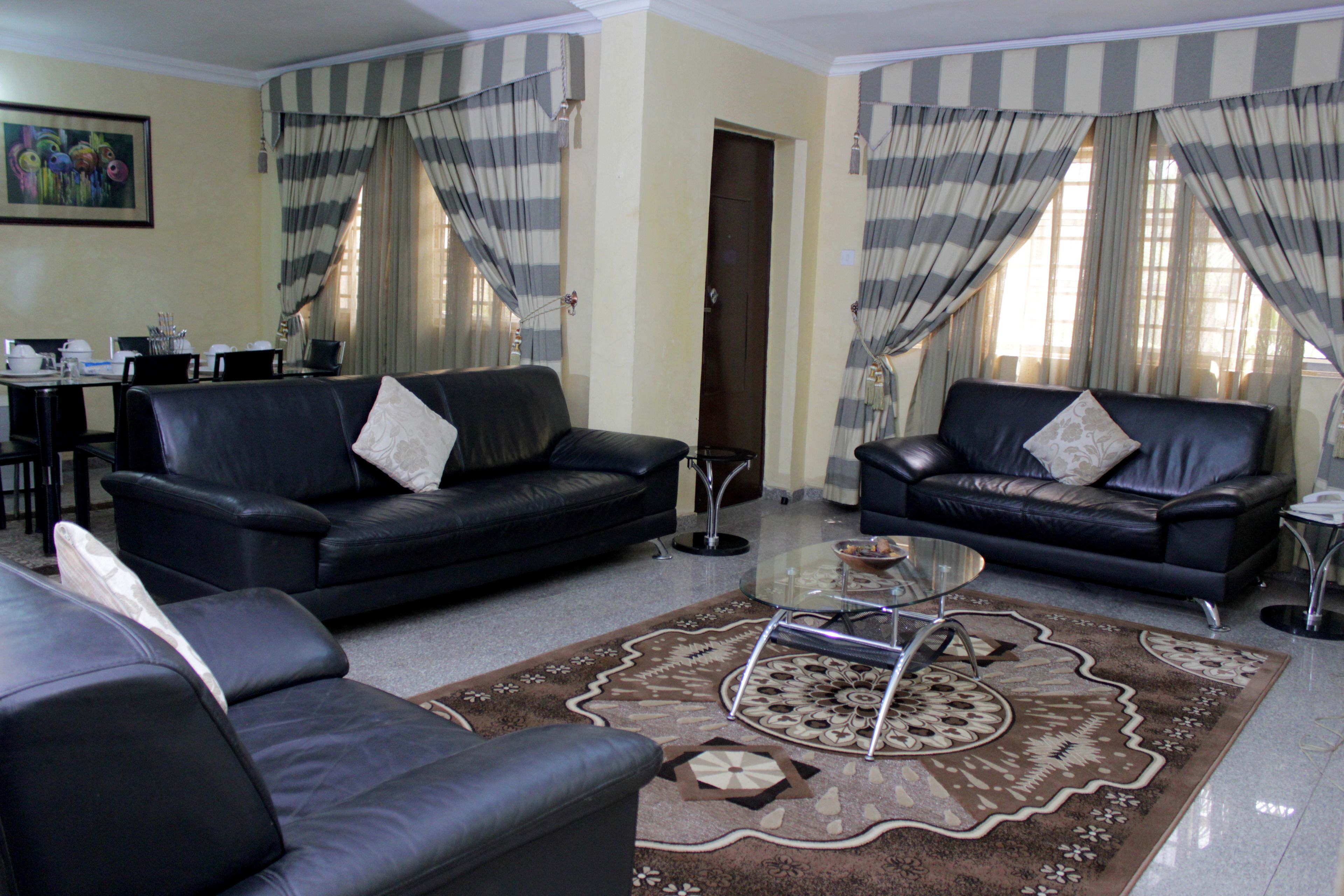 Luxury Apartment, 3 Bedrooms, City View | Living room